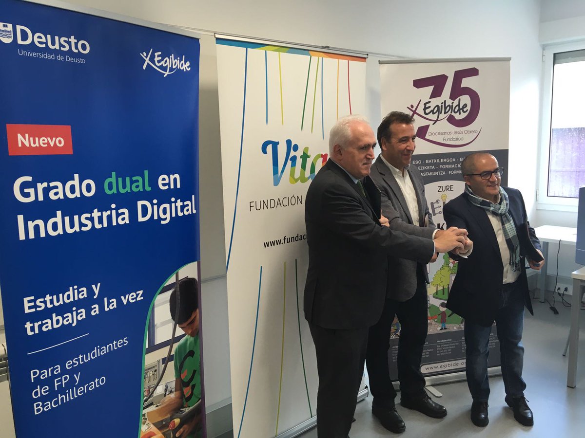 EGIBIDE's tweet photo. Firma del convenio entre @deusto, @EGIBIDE y @VitalFundazioa por la cual se regula el Programa de #Becas y Ayudas para estudiantes de #Alava  que cursan el Grado Dual  en #IndustriaDigital Mila esker #VitalFundazioa! https://t.co/E7ZiMEVkr7