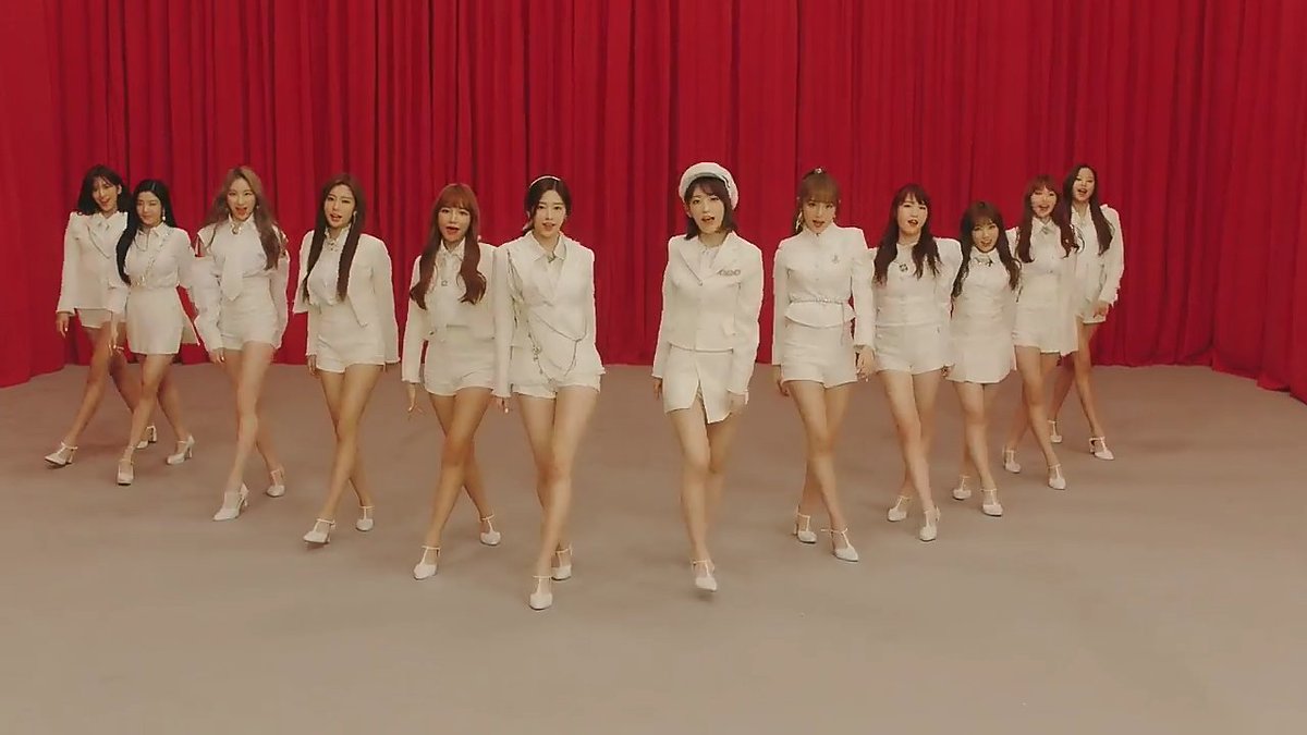 chaeblooms's tweet photo. [10.29.2018] iz*one's debut 🌹 la vie en rose 

#IZONE #IZONE_DEBUT #COLORIZ #La_Vie_en_Rose #아이즈원 https://t.co/2eBFTgvX1U
