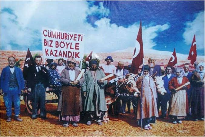 #29EkiCumhuriyetBayramı kutlu olsun #Cumhuriyetimiz95yaşında 🇹🇷