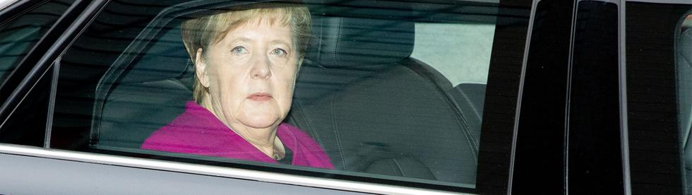 meines_holla's tweet photo. Deelstaatverkiezingen in #hessenwahl2018, waar CDU en SPD opnieuw zwaar verlies incasseren, blijkt 1 dag later aanleiding voor aardverschuiving in Duitse politiek, #Merkel stopt als partijleider: https://t.co/eFZgcro1Ni https://t.co/AJKFuwKBLi