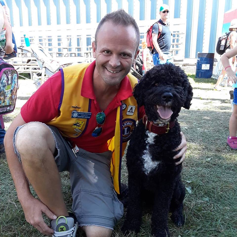 Geoffrey1love's tweet photo. @ottawacity must absolutely create an emotional support animal program! Dogs save! Charge an annual licensing fee of $600 a year et voila your program is paid for! A well behaved animal and a doctor's note would also be required. #1love #FortetFier https://t.co/jgVRGBdRED