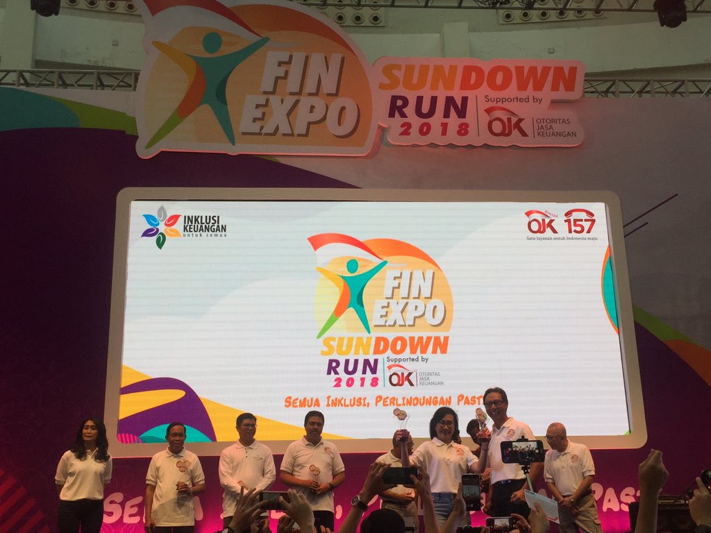 BNI's tweet photo. Pada event kemarin, BNI mendapatkan sebuah kehormatan dengan membawa pulang 2 penghargaan. Salah satunya Bank Terbaik Implementasi SimPel/SimPel iB kategori Pembukaan Rekening Tertinggi dalam FinExpo.

#BNI46 #FINexpo2018 #Semuainklusiperlindunganpasti #SunDownRun #BNIEvent https://t.co/bSFNdpCmaU