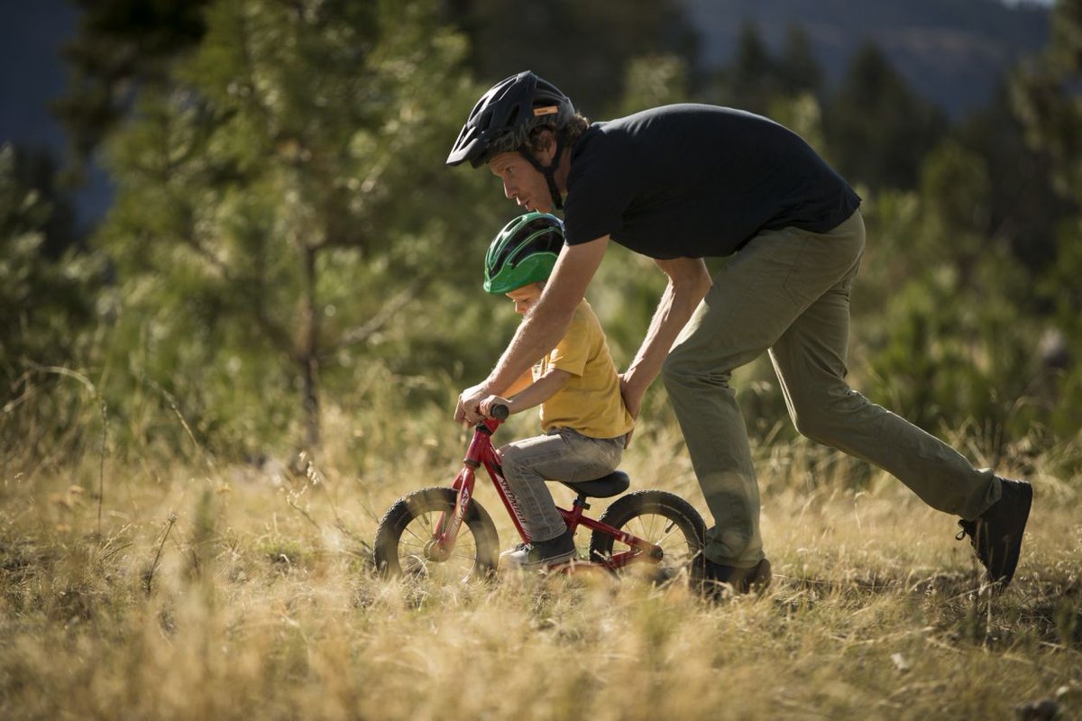 If <a href="/mattyhunter/">Matt Hunter</a> is starting his son's ride life on a #hotwalk , we think your bases are more than covered. Photo: <a href="/eyeroam/">eyeroam</a> | <a href="/iamspecialized/">Specialized Bicycles</a> #iamspecialized #matthunter #mtb #kidsbikes pbxx.it/BJylcG