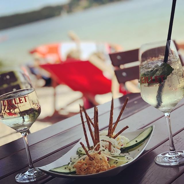 No matter the destination as long as there is some Lillet!

Regram @sil_b83 . .

#Lillet #LilletDrinks #Vacation #Vibes #Cocktails #Takemeback ift.tt/2PAhHIx