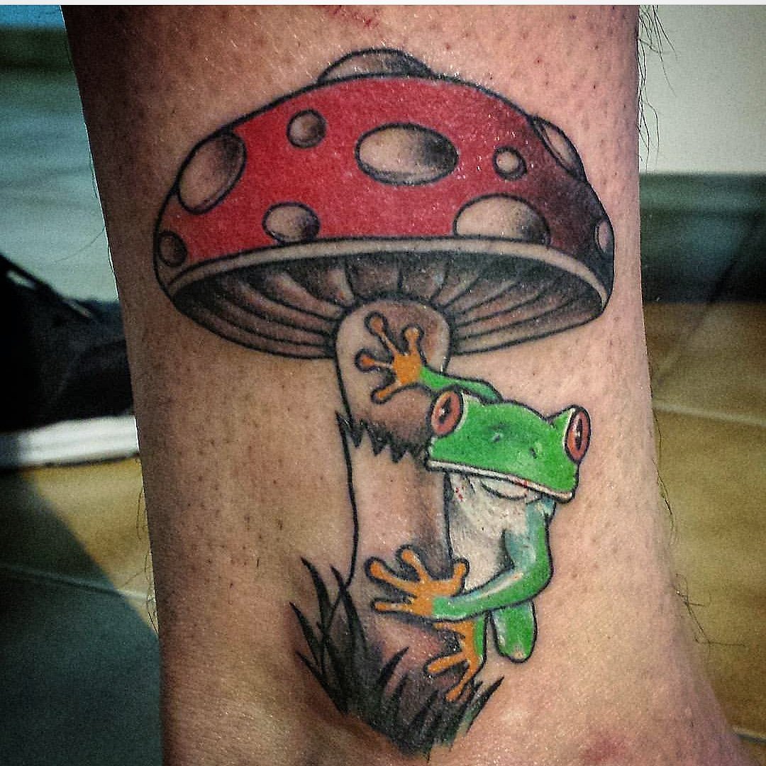 𝕷𝖔𝖎𝖘 𓆏 Twitter પર Mushroom and frog for Destiny 𓆏 tattoo tattoos  tattoodesign customtattoo tattoopractice art artist tattooartist  tattooart httpstco6nM8TsBtqR  Twitter