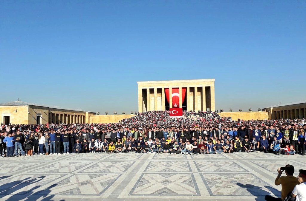 Ankara temsilciliklerimiz Atamızın huzurunda!

MUSTAFA KEMAL’İN ASKERLERİYİZ!
#29Ekim1923 #UNIGFB