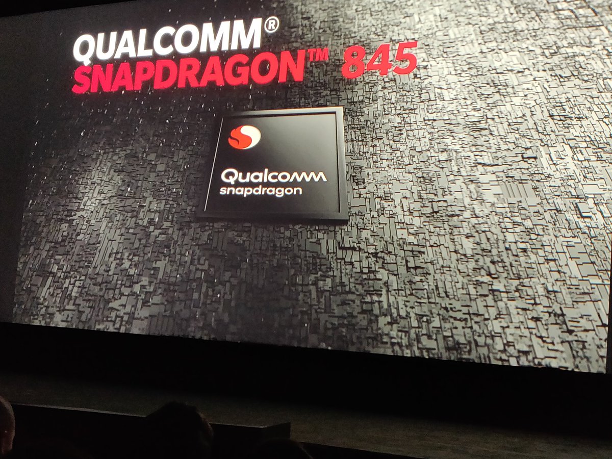 computerhoy's tweet photo. OnePlus 6T llega al mercado:
6,41" AMOLED HDR 19,5:9
FHD+ con notch gota
6GB/8GB RAM LPDDR4X
128GB/256GB memoria interna
Lector huellas en pantalla y desbloqueo facial
Diseño muy parecido al OP6
#OnePlus6T
#UnlockTheSpeed
#UnlockYourSpeed
Toda la info en https://t.co/B84tQxdEAz https://t.co/C8QHwJIO4P