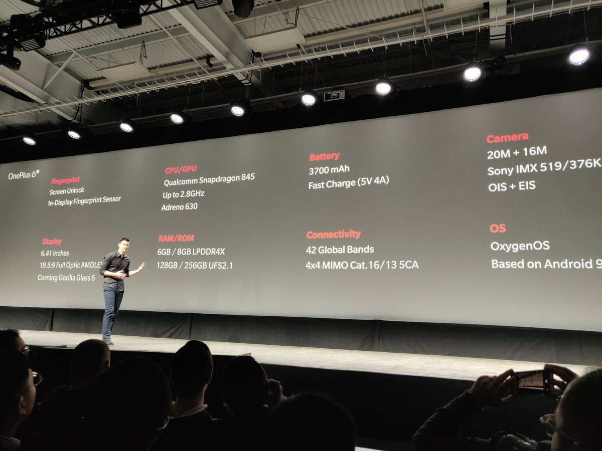 computerhoy's tweet photo. OnePlus 6T llega al mercado:
6,41" AMOLED HDR 19,5:9
FHD+ con notch gota
6GB/8GB RAM LPDDR4X
128GB/256GB memoria interna
Lector huellas en pantalla y desbloqueo facial
Diseño muy parecido al OP6
#OnePlus6T
#UnlockTheSpeed
#UnlockYourSpeed
Toda la info en https://t.co/B84tQxdEAz https://t.co/C8QHwJIO4P