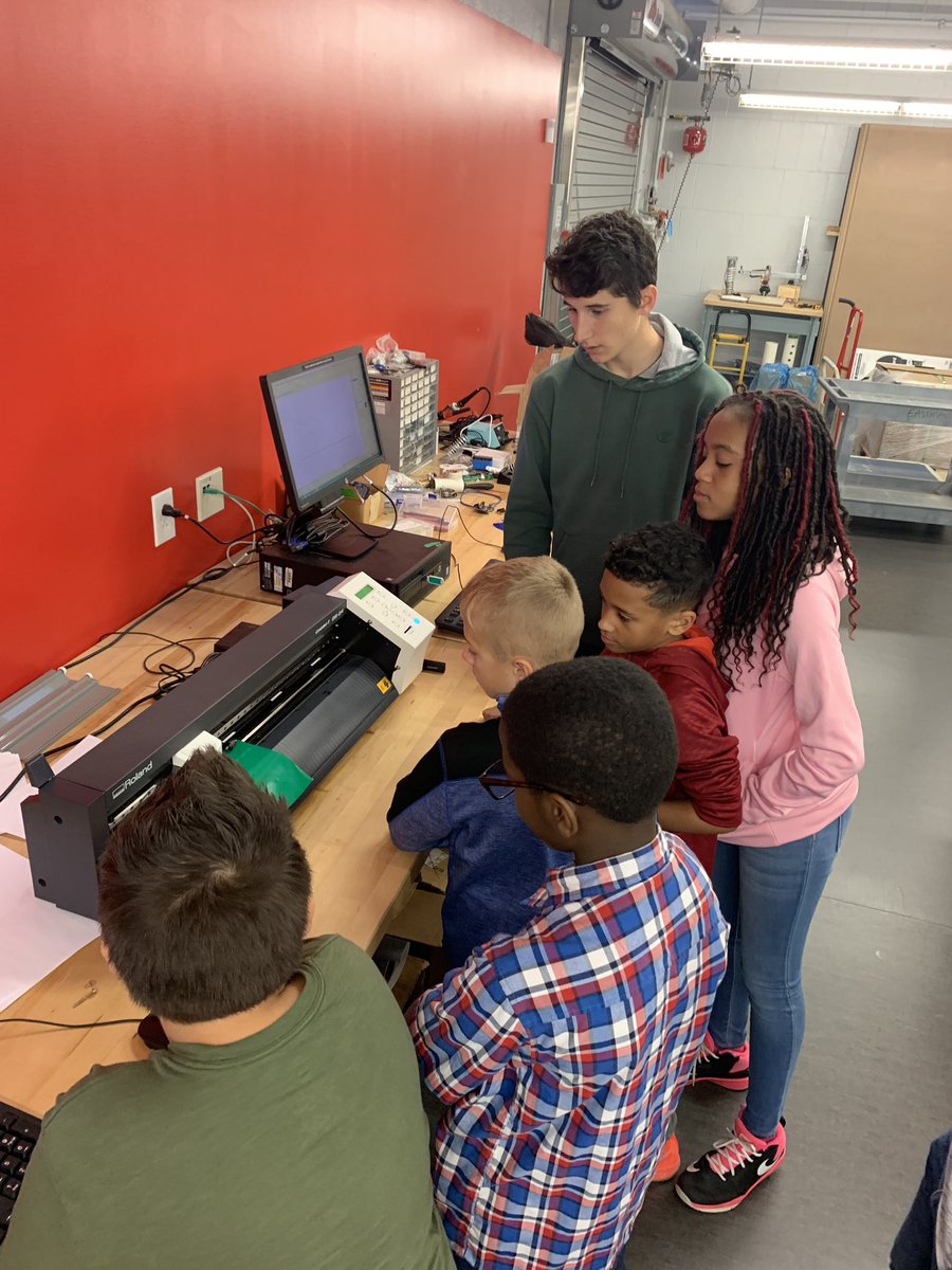 AskupArtEd's tweet photo. Lander fifth grade STEAM field trip. Learning how vector-based art can connect to the real world. Thanks to @wellenhm, Mrs. Vigliotti and the Lander fifth grade teachers for their help. #Landerlovestoinnovate https://t.co/khP5yVtbaG