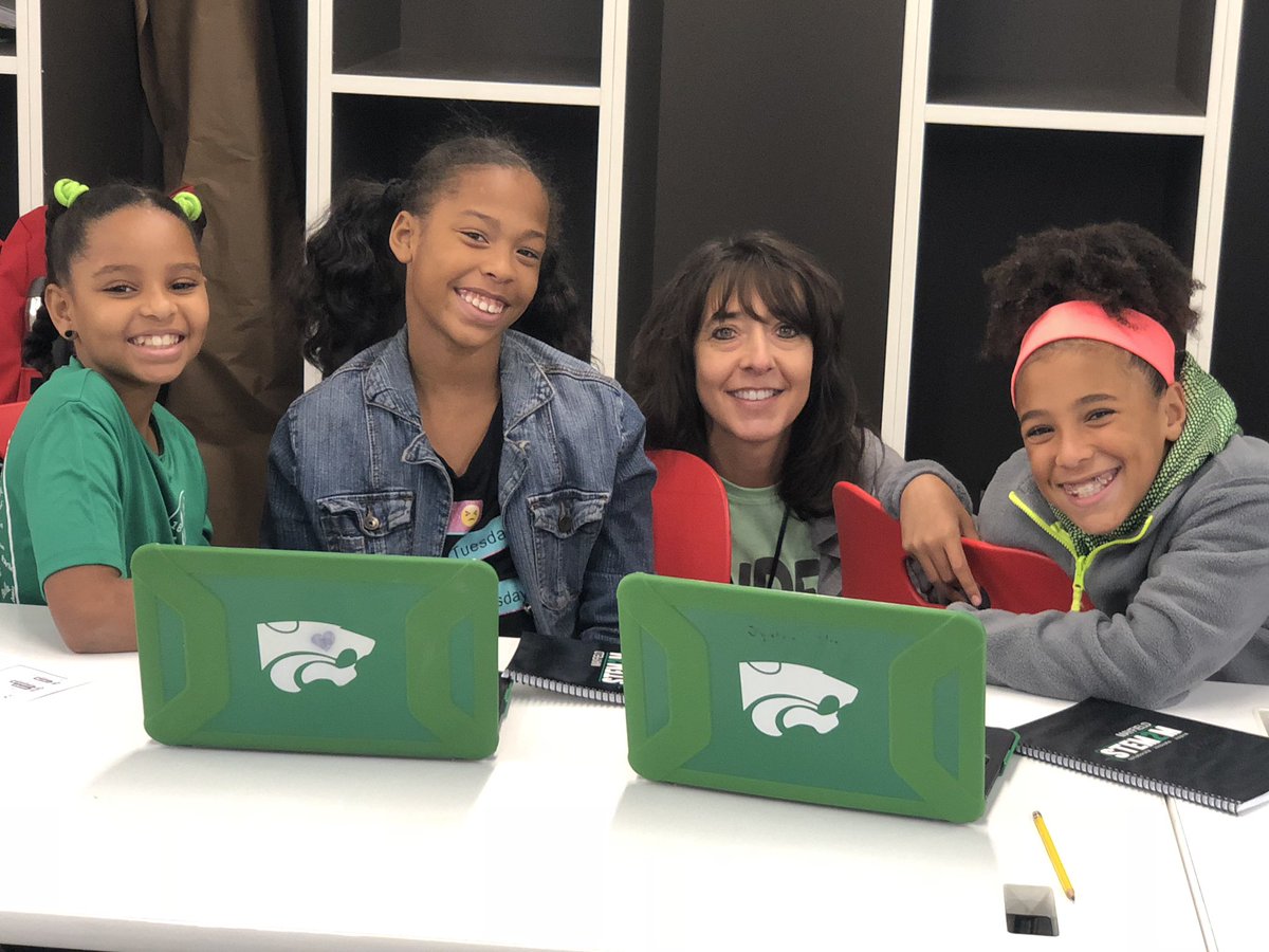 AskupArtEd's tweet photo. Lander fifth grade STEAM field trip. Learning how vector-based art can connect to the real world. Thanks to @wellenhm, Mrs. Vigliotti and the Lander fifth grade teachers for their help. #Landerlovestoinnovate https://t.co/khP5yVtbaG