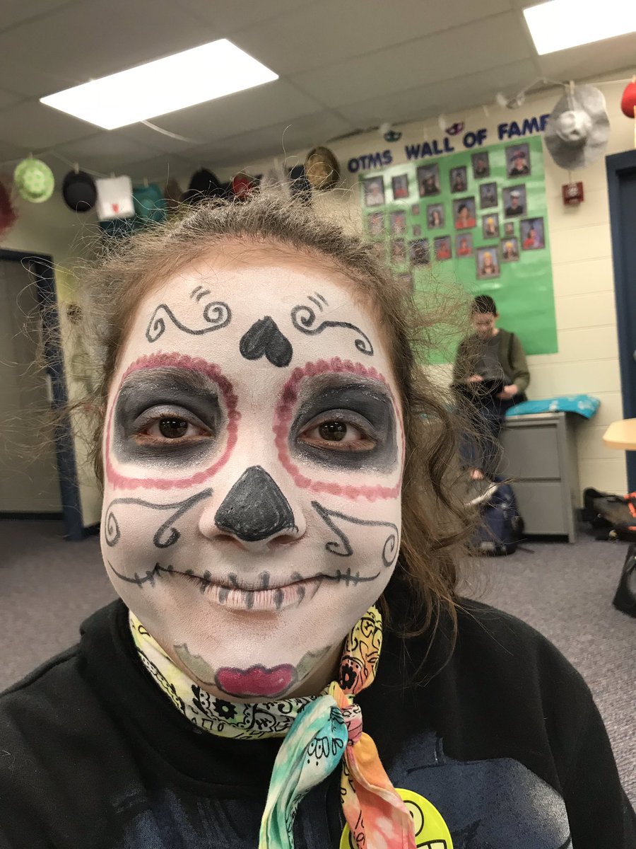 rump_a's tweet photo. Celebrating Day of the Dead and the end of our stage makeup unit. #OTFalcons https://t.co/Fx03awV54Y
