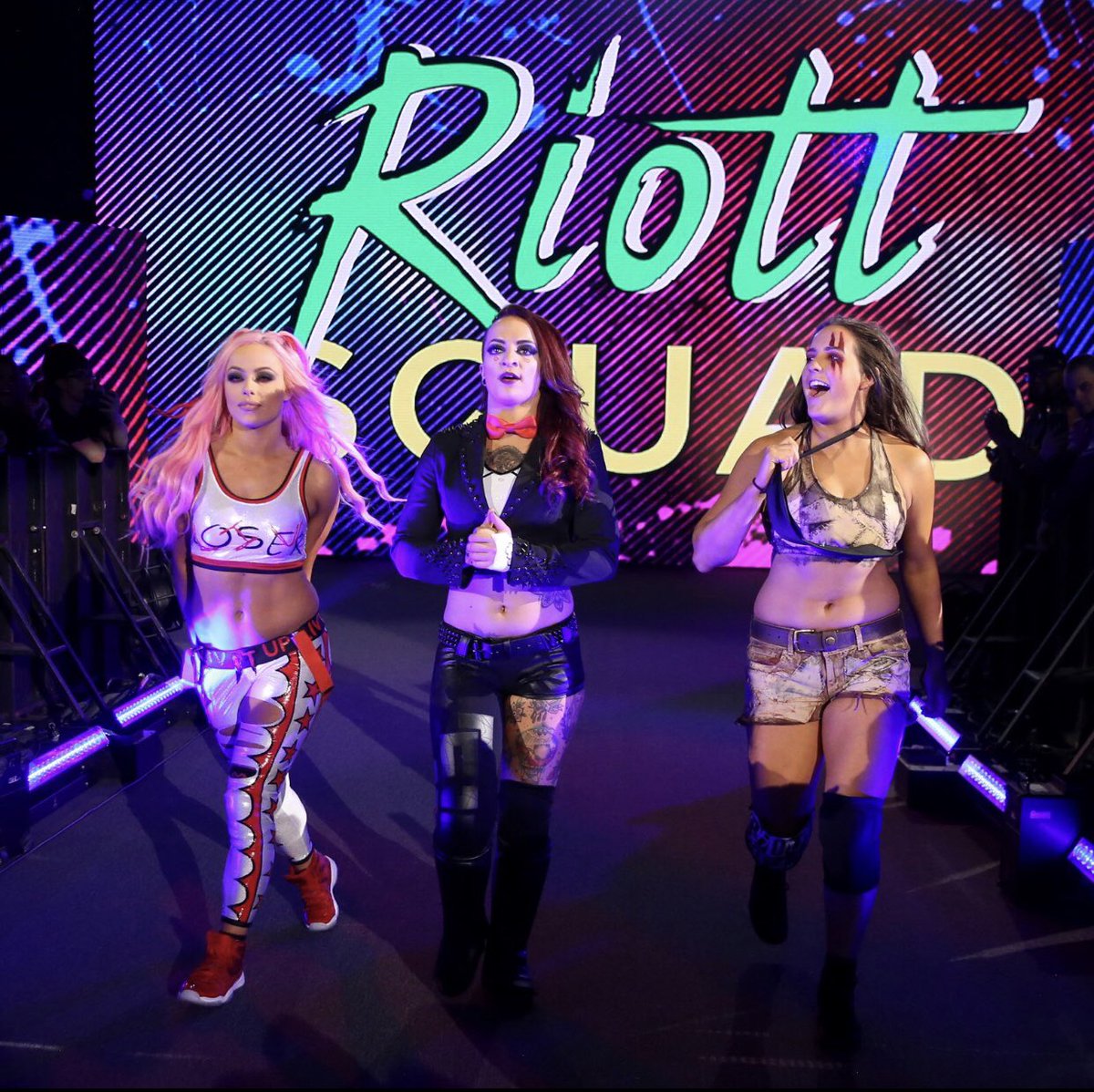 ThiTrendsetterx's tweet photo. evolution was great, even tho we didnโt get the build up we all wanted. THE GIRLS DID THAT! they DELIVERED and I was not disappointed. #WEEEvolution #Trailblazers #WWELegends https://t.co/qA5sp9cobj