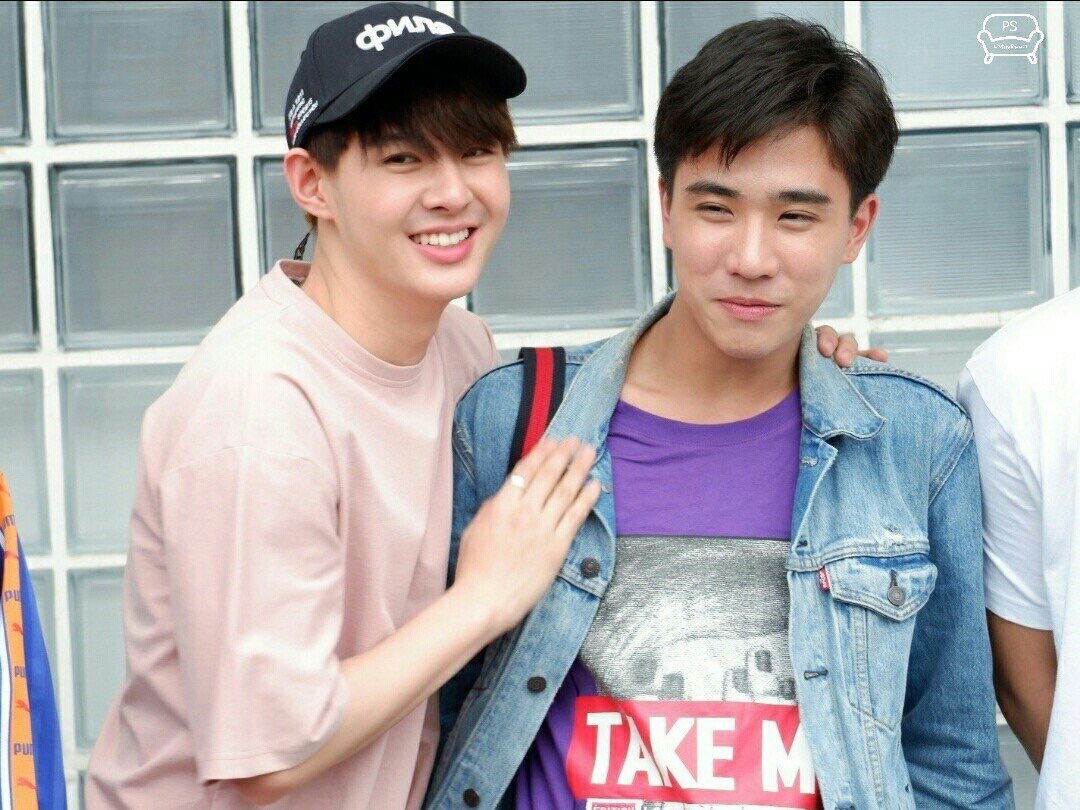 janny_janny89's tweet photo. ถ้าจะกอดกันขนาดนี้เอากับไปกอดอยุ่บ้านเลยไหมพี่เซ้นต์จะได้อุ่นทั้งคืน❤️💕 #PerthSaint https://t.co/XS4ewo5nND