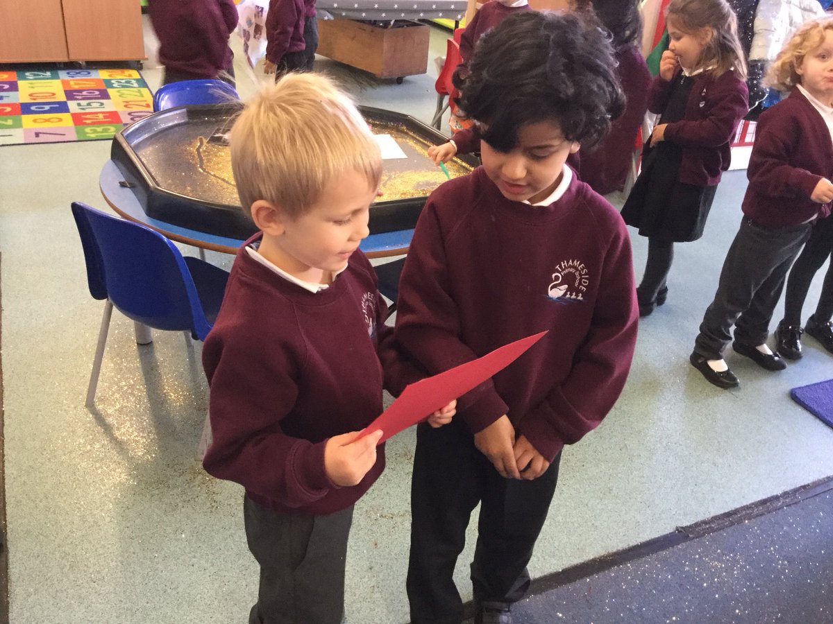 ThamesideSch's tweet photo. Sharing our fantastic own work with our friends #RSCtps #ownwork #nolimits #festivalsandcelebrations https://t.co/v6u8zB9BBH