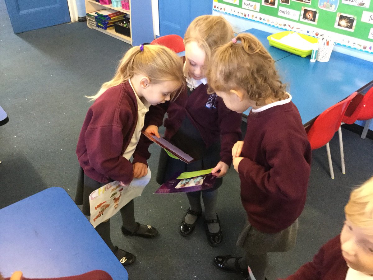 ThamesideSch's tweet photo. Sharing our fantastic own work with our friends #RSCtps #ownwork #nolimits #festivalsandcelebrations https://t.co/v6u8zB9BBH