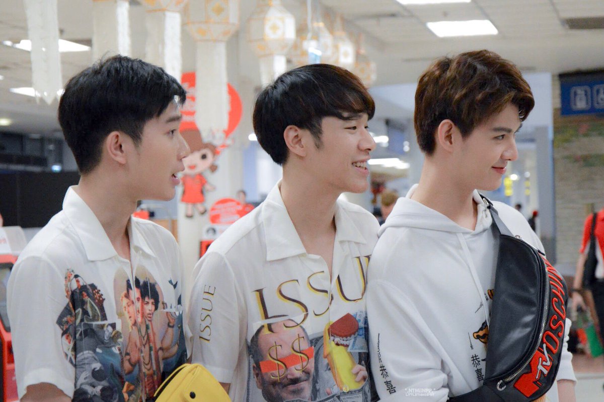 ntdoublep's tweet photo. สังเกตสายตาหัวหน้าแก๊งค์นะคะ ความยิ้มร้ายตอนที่ได้แกล้งคนอื่นก็จะประมาณนี้ 😏😏 #Saint_sup #SaintSupFanmeetEncore #KnightTroopThailand https://t.co/VO5L0cH5QZ