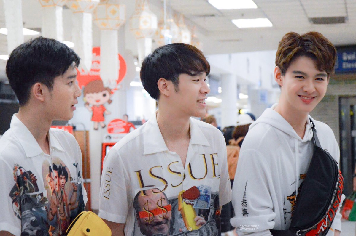 ntdoublep's tweet photo. สังเกตสายตาหัวหน้าแก๊งค์นะคะ ความยิ้มร้ายตอนที่ได้แกล้งคนอื่นก็จะประมาณนี้ 😏😏 #Saint_sup #SaintSupFanmeetEncore #KnightTroopThailand https://t.co/VO5L0cH5QZ
