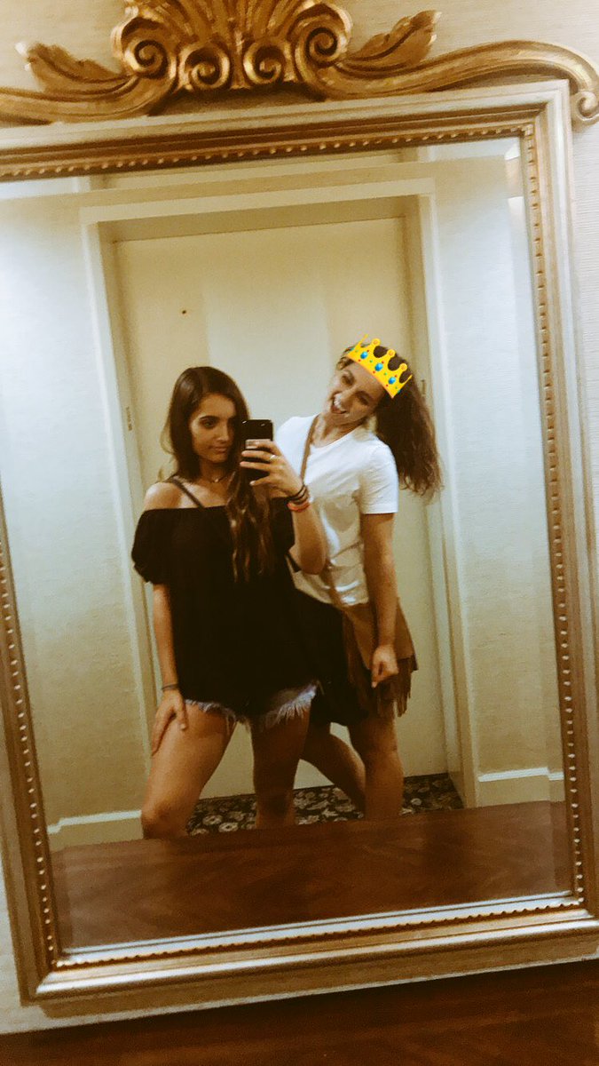 meredithrose008's tweet photo. Happy birthday to the best big sister someone could ask for!🤩 Thanks so much for letting me call you for help in math:) Love you so much sis💕@lillyjackson06 https://t.co/Z96srPXEoB