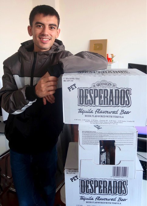 De resaca poller gracias a las tres cajas que me enviaron mis amigos de @Desperados_es 🍻  https://t.co/RM6NXeHAgT<a href="/tag/blackfriday"class="tags"><span>#blackfriday</span></a>