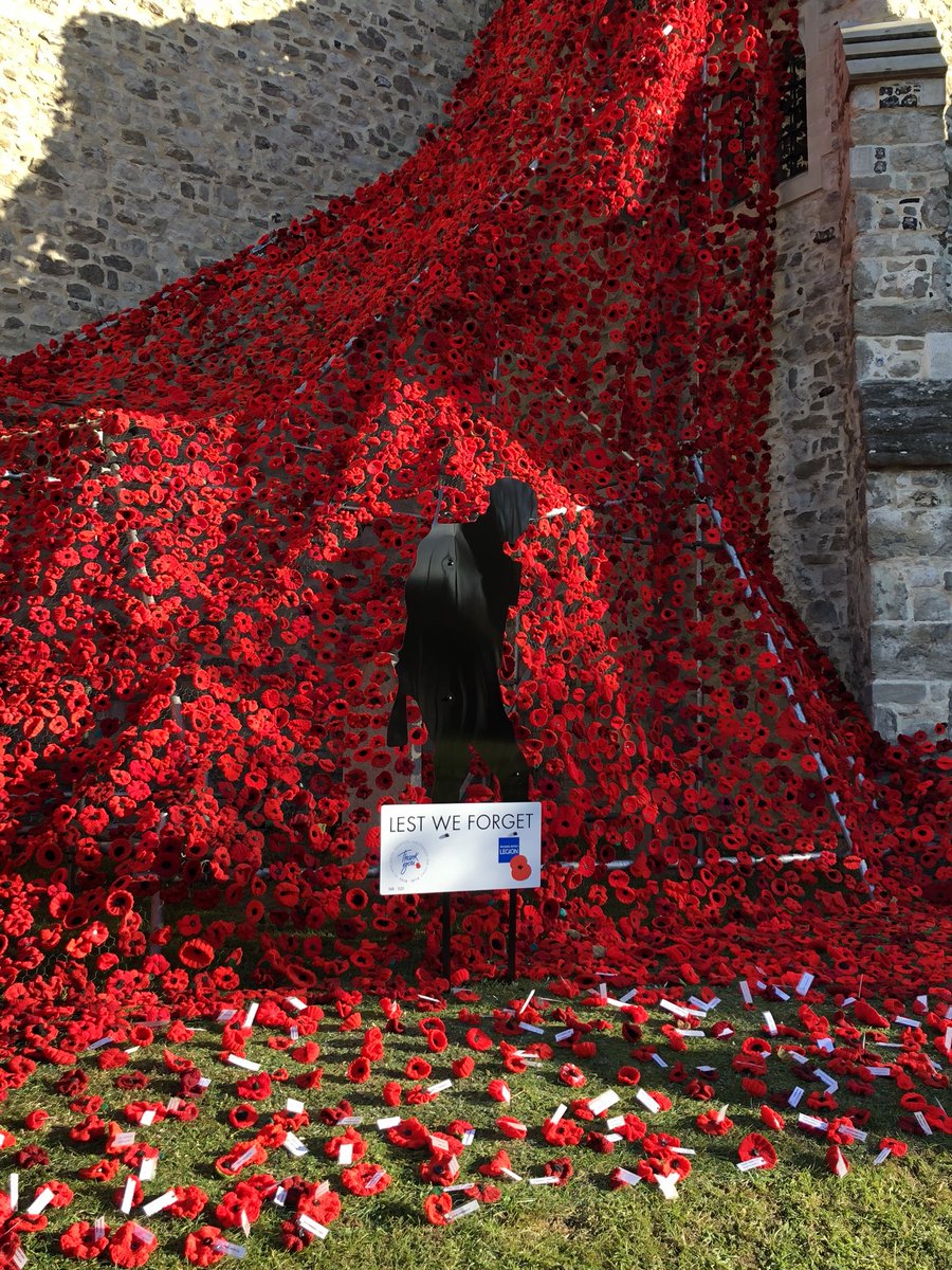 rybak_stacey's tweet photo. Holy Trinity Church, Rayleigh #RochfordTommies #LestWeForget @RayIeigh https://t.co/Dek1JcRHSM