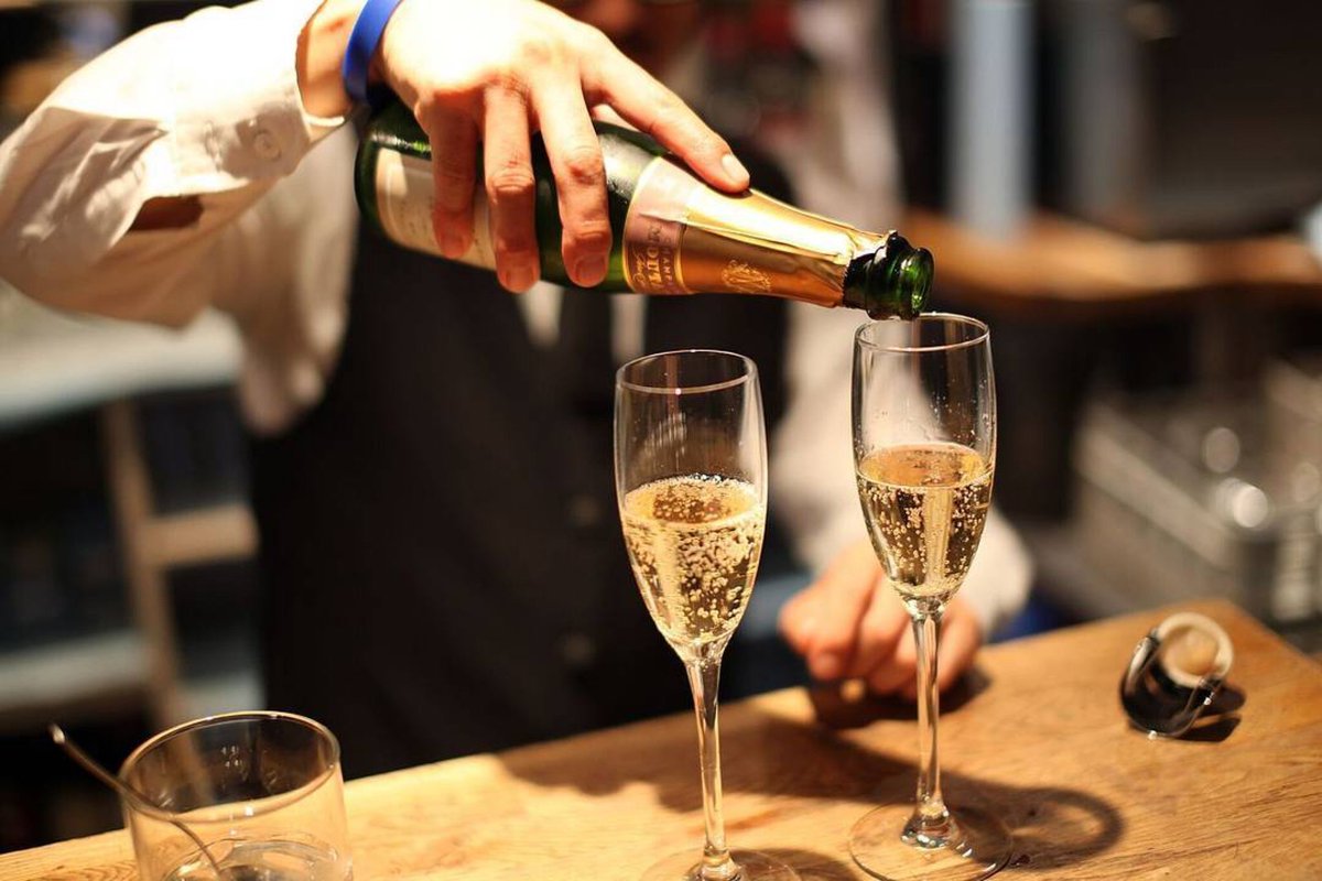 As the evenings are drawing in, we are starting to think about Christmas.

We would love to help you celebrate and offer three seasonal menus which you can see here: bit.ly/2Rky5Kg

Please do get in touch to discuss your requirements.