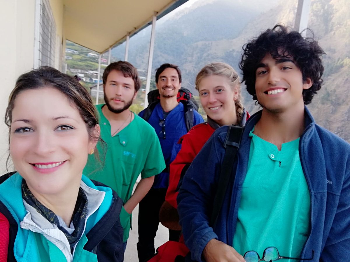 RespSocialUE's tweet photo. Nuestros #EstudiantesUE y #ProfesoresUE de @CienciasSaludUE han atendido a más de ochenta pacientes en el #Microproyecto de Cooperación Internacional de @UEuropea y @AIPCPandora en Gatlang, Himalaya, Nepal. 
¡Mucho ánimo chicos! 😄 https://t.co/Zg3p7l7aR9