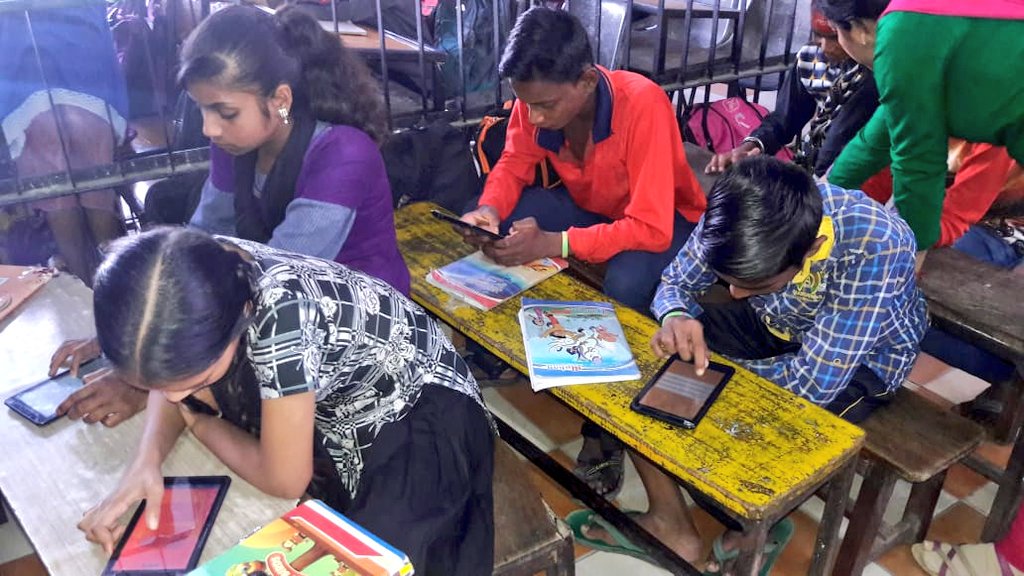 AasraaTrust's tweet photo. The combination of traditional #teaching with #computeraidedlearning has improved learning outcomes at USK, center sponsored by @helpalliance, a @lufthansa project.Of the 180 children, majority are #girls whose 1st brush with education is at this center. #ForEveryChild #learning https://t.co/E4ICMJf3kX