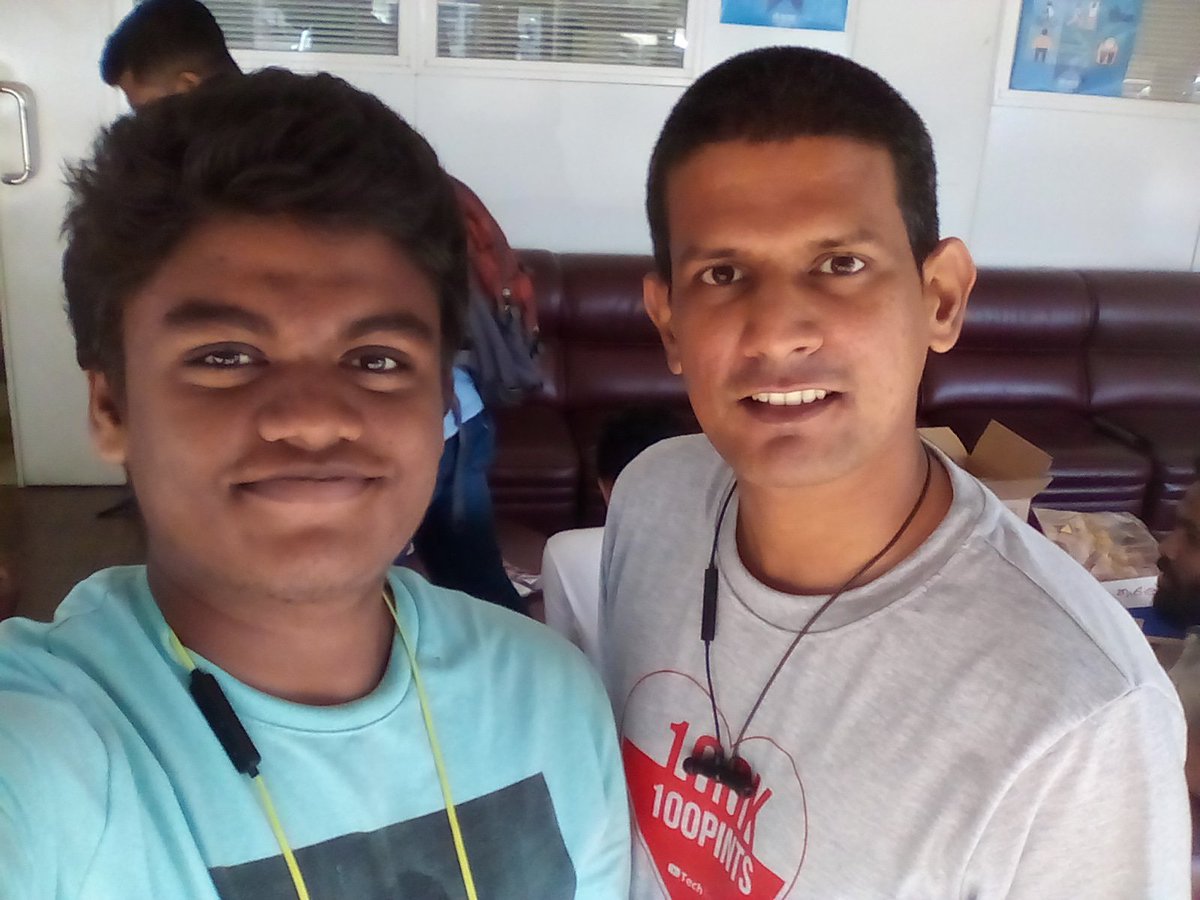 niduk_fernando's tweet photo. Blood donation camp 😊✌️ https://t.co/BNU5utOT71