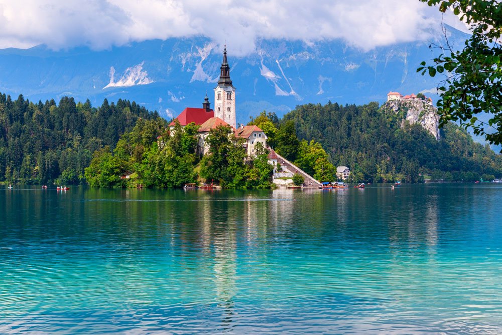 FirstForBridge's tweet image. James &amp;amp; Jane Tullett invite you to join them on their fourth Refreshers bridge holiday on idyllic Lake Bled! arenatravel.com/our-holidays/f…