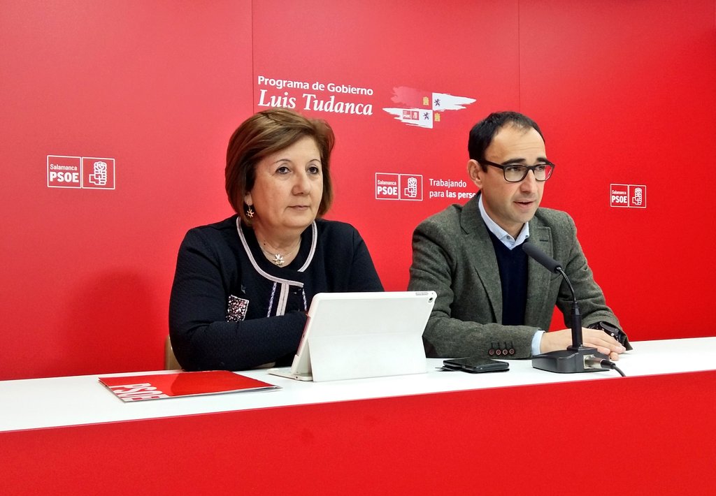 PSOESalamanca's tweet photo. El Gobierno del @PSOE ejecuta en cuatro meses obras en #Salamanca que el Gobierno del PP prometió y vendió año tras año y que luego nunca presupuestó ni tramitó: 

👉🏻 Tramo entre Guijuelo y Sorihuela
👉🏻 Rotonda de Buenos Aires
👉🏻 Bonos Alvia @Renfe entre Madrid y Salamanca https://t.co/pS4KGkuOfJ