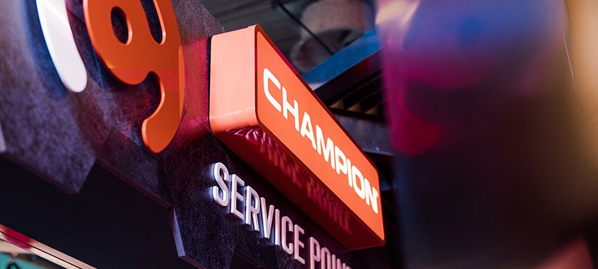 Championlubes's tweet image. Champion Service Point: a model of success - All about this brand new garage concept: ow.ly/Veaj50jwLYa #ChampionServicePoint #ServicePoint #ChampionLubes #GarageConcept