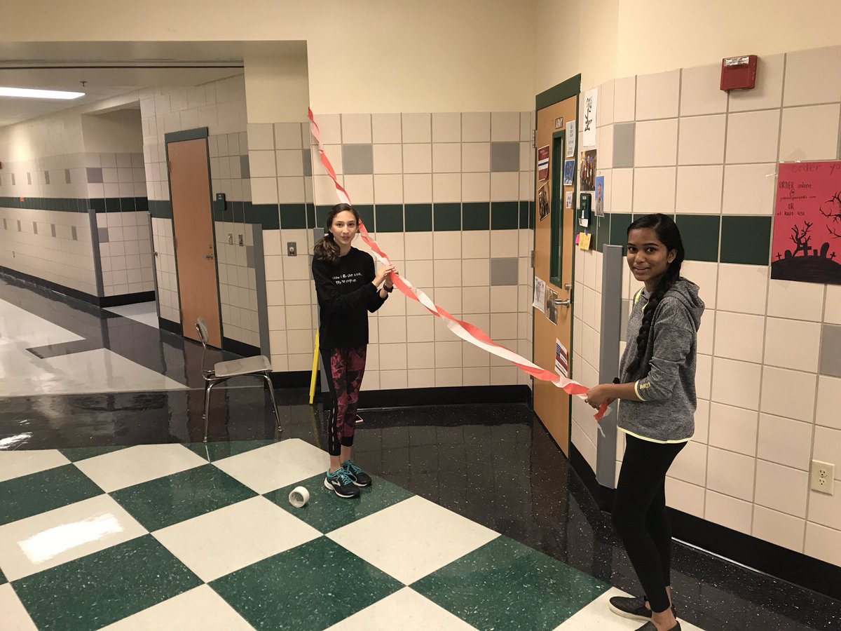 PISDReynolds's tweet photo. Thank you @ReynoldsStuCo for coming up on your Friday off to get ready for Red Ribbon Week! Great job! https://t.co/LYmwCDCHoF
