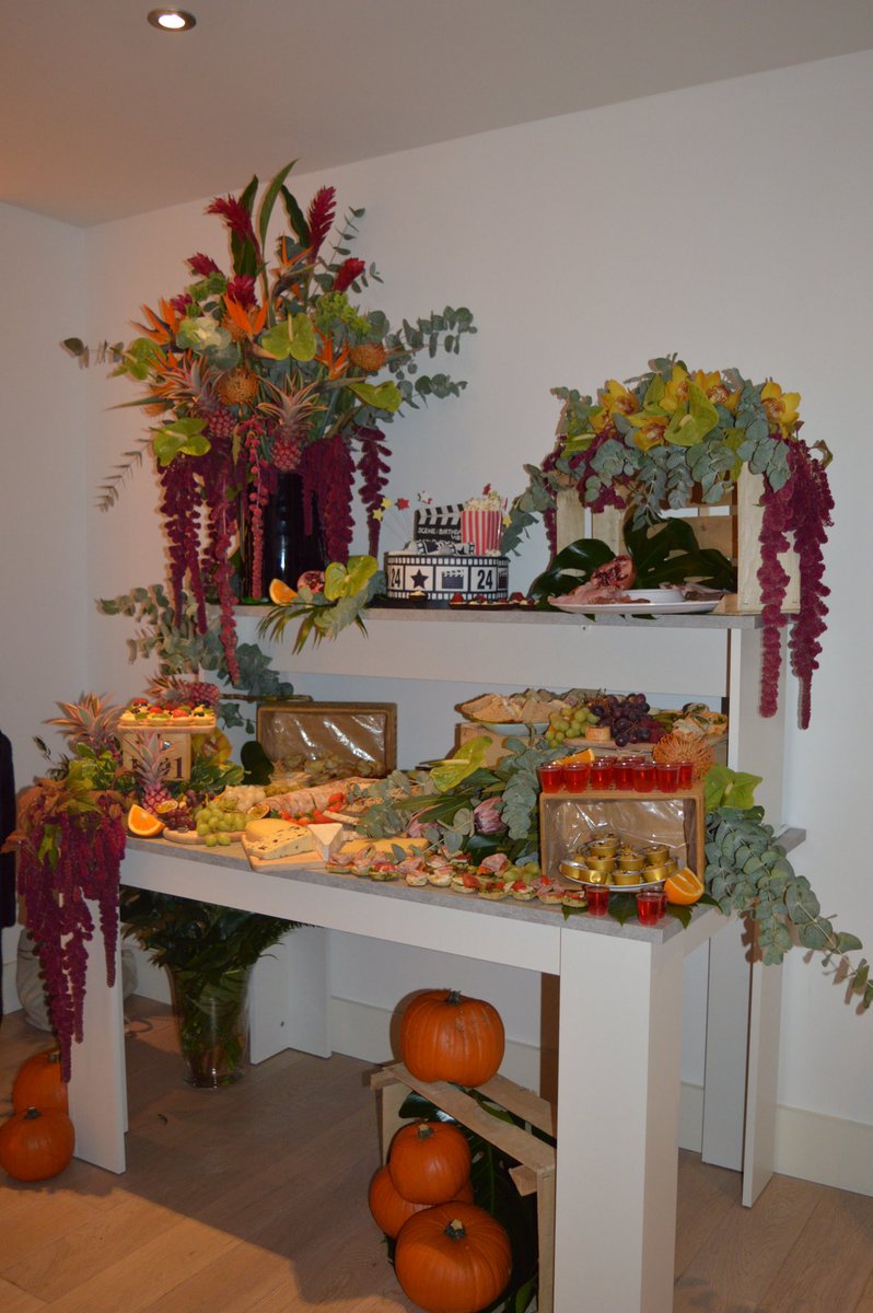 CoggersinBloom's tweet photo. We had a Birthday event on this weekend. The brief was: ‘extra vibes’. At Cogger’s in Bloom we created this tropical grazing board with a mixture of fresh tropical flowers, fruit, cheeses, pastries, canapés and more. We are available for all celebrations and events! #London https://t.co/NnojR6MPQA