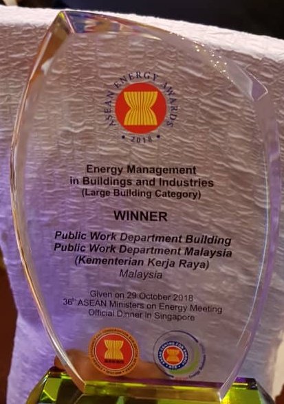 Alhamdulillah...Congratulations again to JKR Malaysia for winning the ASEAN Energy Award in large building category.
Our Energy Manager Ir Mohamed Azly b. Abd Aziz, received the award on behalf of JKR Energy Management Team. 
<a href="/JKRMalaysia/">JKR Malaysia</a>
<a href="/JKR_CKM/">JKR CAW. KEJ. MEKANIKAL</a>
<a href="/JKRElektrik/">Cawangan Kejuruteraan Elektrik Ibu Pejabat</a>
<a href="/CawanganArkitek/">Cawangan Arkitek</a>