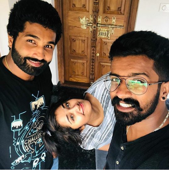 AnupamaHearts's tweet image. #Siblinggoals
@anupamahere with her brother #sandeepmohan 😍😘