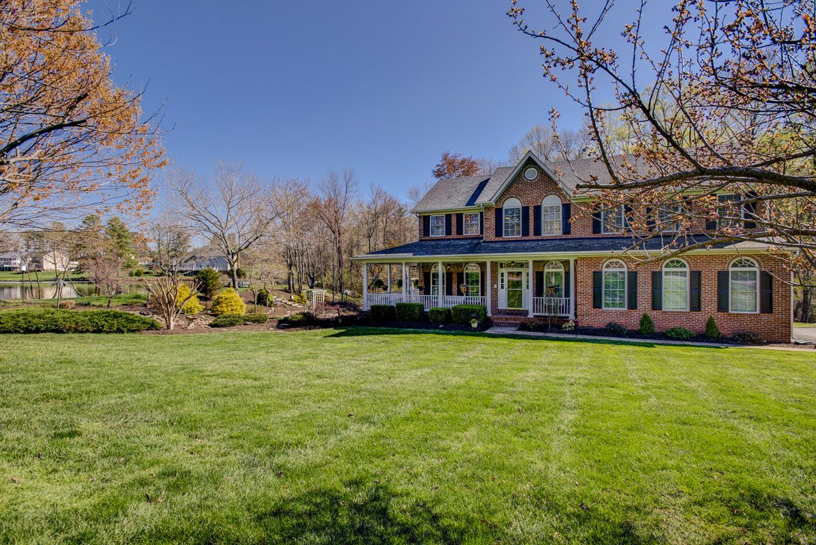 acrefeld's tweet image. Why Fall Listing Photos Are the Best Photos bit.ly/2PgByw4