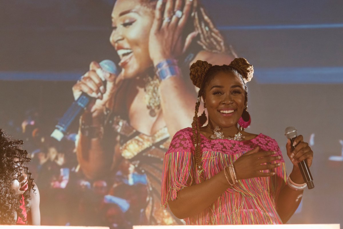 ICEKREAM_MAG's tweet photo. Lady Zamar kept the crowd on their feet with hits like 'My Baby', 'Love is Blind', 'Collide' and many more. #5ForC2018 #5ForChangeMaker https://t.co/W20jzcSiWC