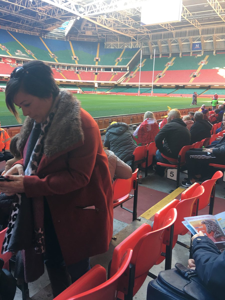leighwalters40's tweet photo. ⁦@WelshRugbyUnion⁩ not every day you get a chance to see your heroes train ⁦@GlamWands_minis⁩ #ForTheJersey https://t.co/q1Pite8kag
