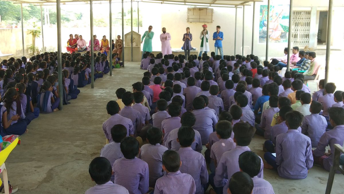 AmrChanch's tweet photo. નાટક-સ્વચ્છ ગામ સુખી ગામ બહાર થી આવેલા  કલાકારો એ શ્રીચાંચ પ્રા શાળા માં નાટક ભજવ્યું હતું તા-29/10/2018 ના રોજ સવારે 10:30થી11:45 https://t.co/sKJGRleJVL