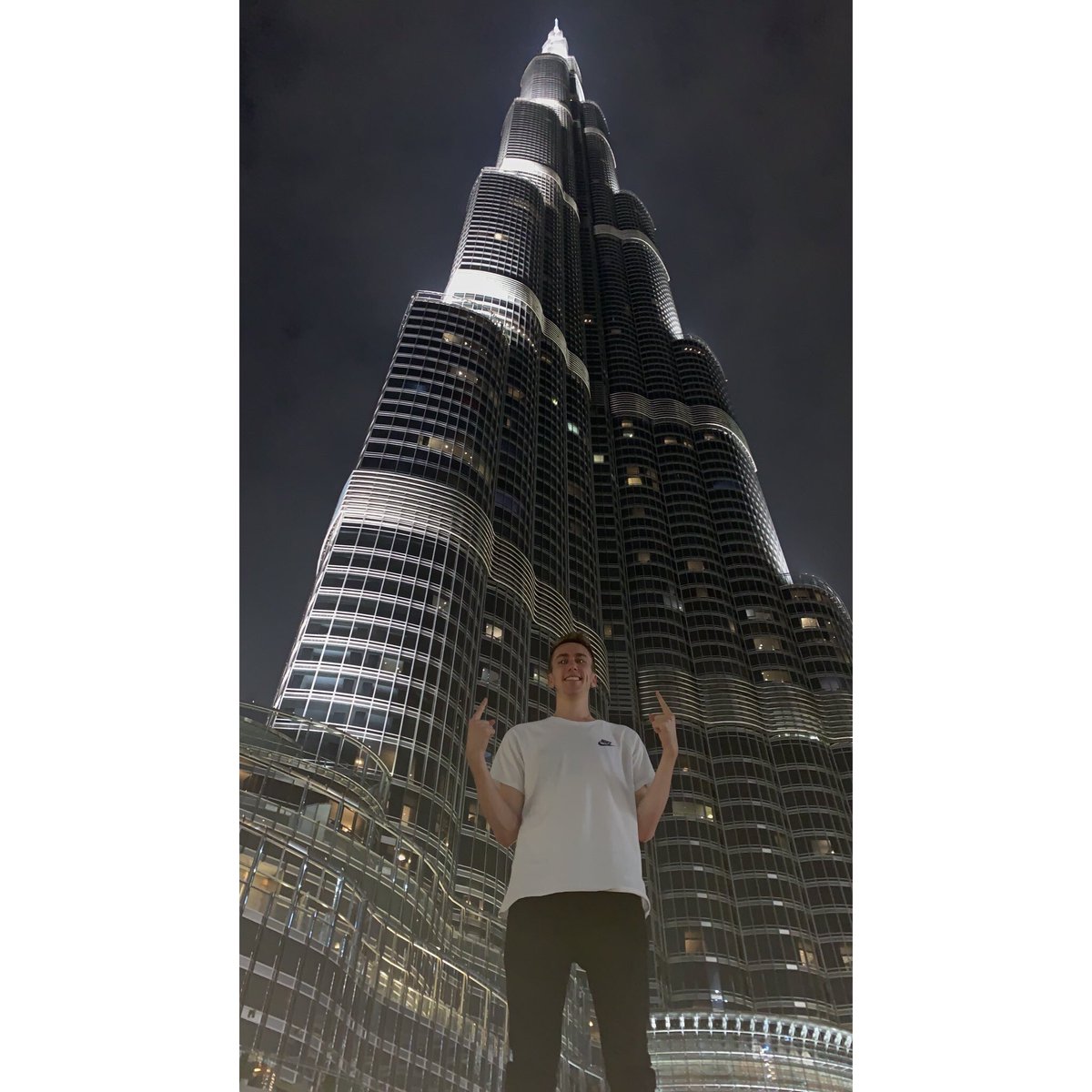 HeZomething's tweet photo. @miniminter zoom in at the top left side it’s you https://t.co/054kFA3tYe