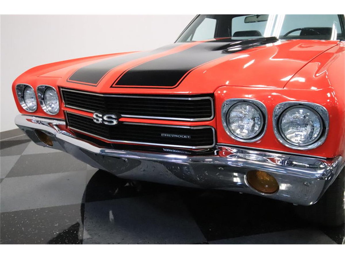 decadesofwheels's tweet photo. MUSCLE CAR MONDAY: There was a time when the standard of cool was a 1970 Chevy El Camino SS 454. Known as "the gentleman's pickup," it pioneered the combo truck/muscle car combo and looked pretty great, too, powered by a 454 cubic-inch V8. What do you think? #classiccars https://t.co/4WWxkkjXe6