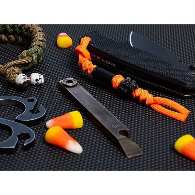 I’m going to miss posting orange halloween style shots. 🎃
.
#dpxgear #dpxhest #brasswerx #bwprybar  #bwlanyard #kochtools #kochsolo #everydaycarry #everydaydump #everydaygear #edcpocketdump #knifecommunity #geardump #knifefanatics #knivesofig #knives… ift.tt/2EPrDJL