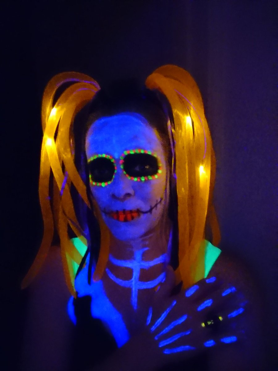SKOOBERSrock's tweet photo. Take some neon face paint, add some UV lights, play some banging tunes LOUD and all is well with the world 🤩
@clubbercise
#exerciseindisguise
#halloween
#HalfTermShenanigans https://t.co/QzEYjHNc05