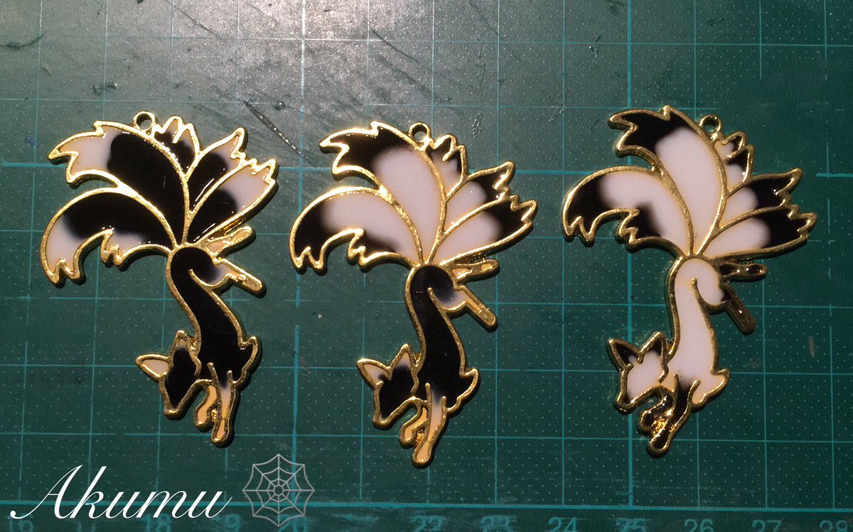 Füchse 🦊 XD
Spam Teil 4 =^^=
#Resin #resinketten #resinjewelery #jewellery #jewelery #necklace #Akumu #Akumujewellery #Fuchs #Fuchskette #Resinnecklace #fox #FoxNecklace #handmade #myart #Foxlovers #VIECC #ninetailsfox