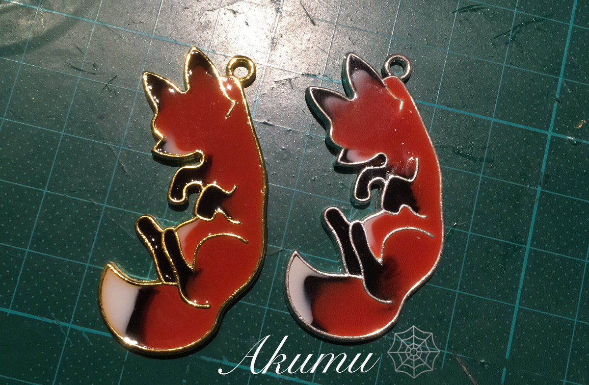 Es geht weiter XD
Fuchs Spam Teil 5 =^^=
#Resin #resinketten #resinjewelery #jewellery #jewelery #necklace #Akumu #Akumujewellery #Fuchs #Fuchskette #Resinnecklace #fox #FoxNecklace #handmade #myart #Foxlovers #VIECC #ninetailsfox