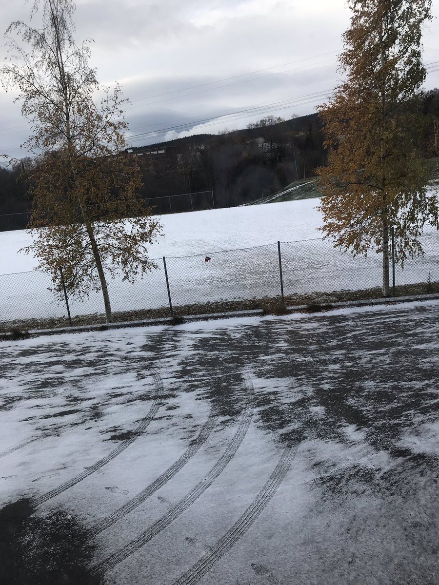 YuutozaCos's tweet photo. This is waaay too depressing. Snow https://t.co/AcgB1owwbd
