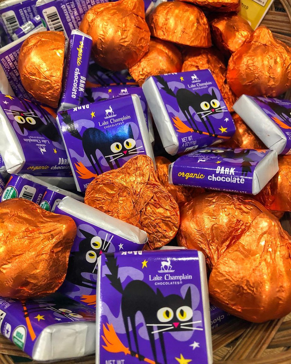 DigInVT's tweet image. Halloween is coming! RT @LCChocolates: 
Stock your bowl with only the best organic and fair trade certified treats!
Photo: @nmp_warrenton
#halloween #organicchocolate #trickortreat #treatyoself #happyhalloween