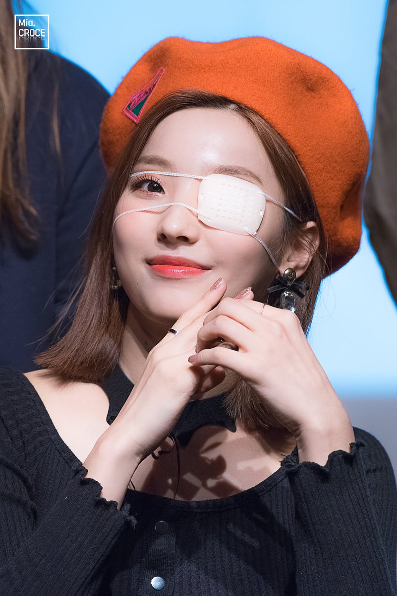 Mia_Croce's tweet photo. 181028 일지아트홀 이새롬
#프로미스나인 #fromis_9 
#이새롬 #Leesaerom https://t.co/tAZs06f9Jl