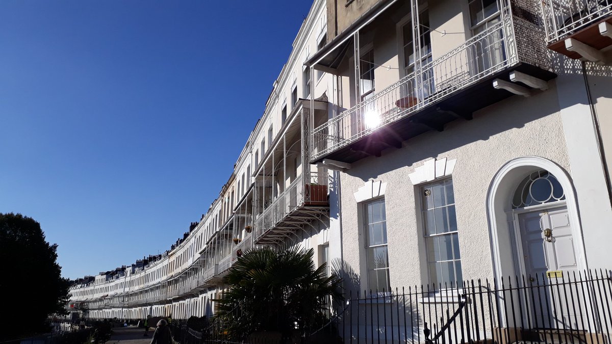 RobDelius's tweet photo. A temple to the sun.... the design of Clifton's Royal York Crescent becomes pretty clear on these cold crisp autumn days #passivesolardesign https://t.co/qNdTE0oHBq