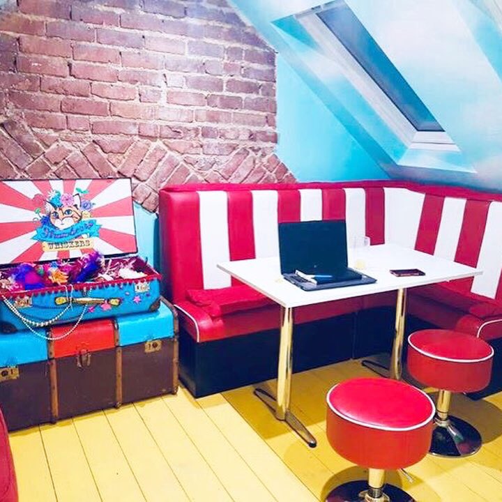 GalleryLoft's tweet photo. Take a look at this terraced loft conversion that our client has transformed into her own creative corner....🎠 🎪 https://t.co/RhDTwrxHWu #loftconversion #loft #construction https://t.co/NYbmMjqT4W